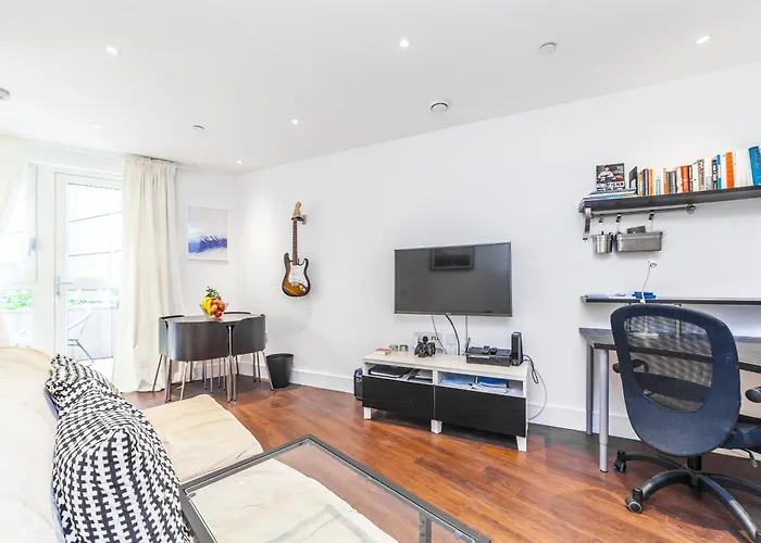 Chic Sun-Filled 1 Bdr Apt With Private Terrace