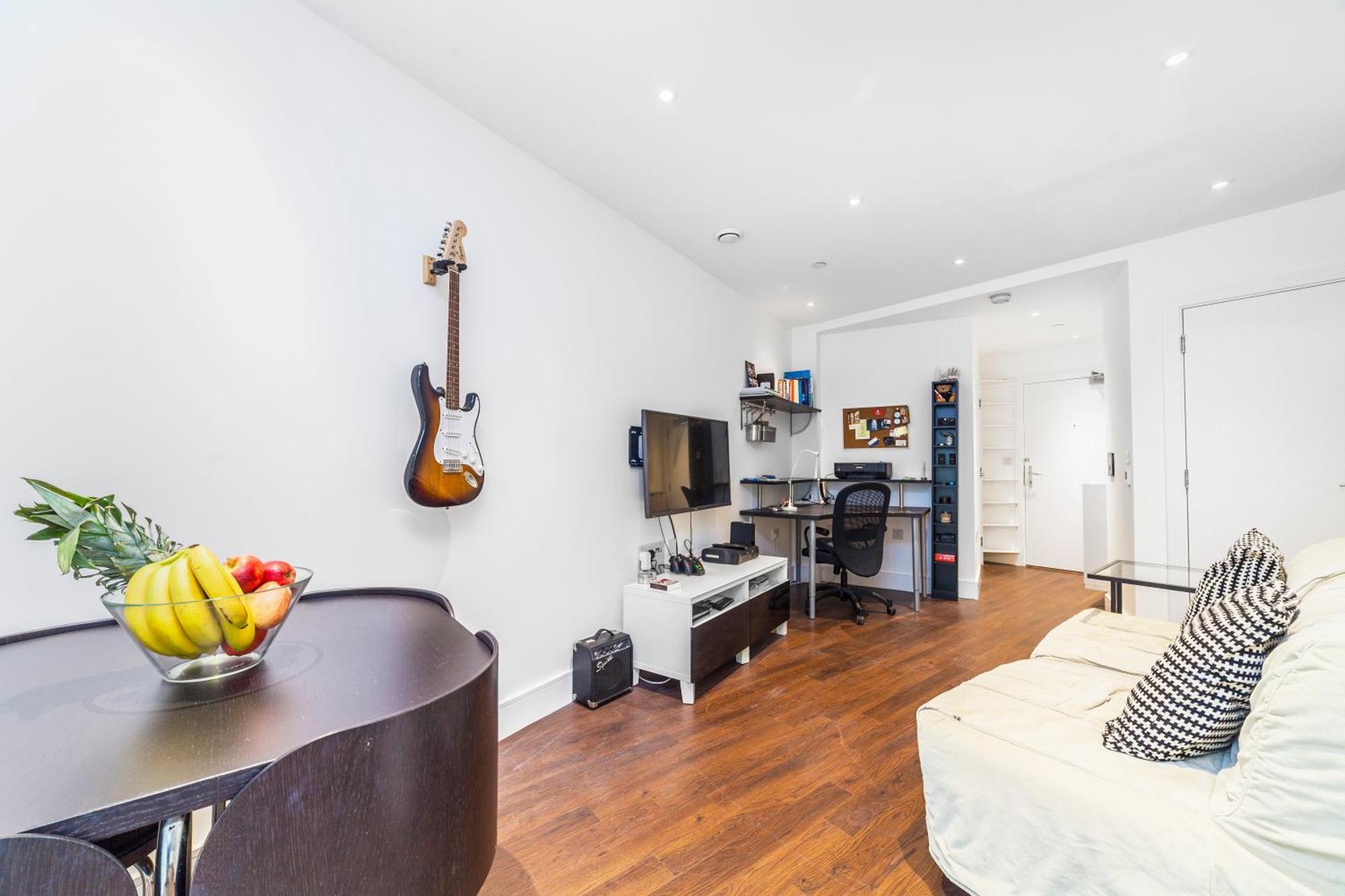 Chic Sun-filled 1 Bdr With Private Terrace Appartamento Londra