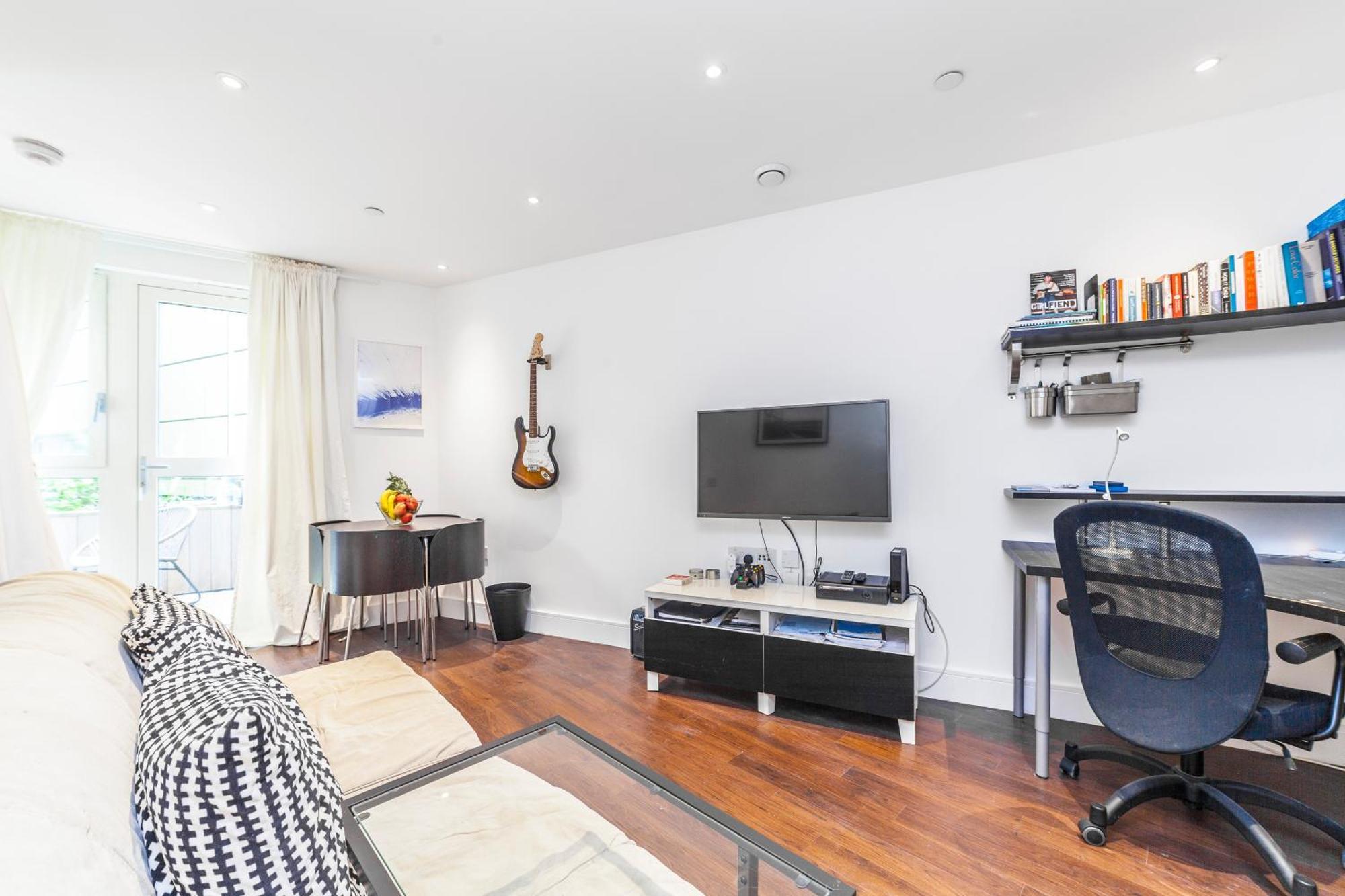 Chic Sun-filled 1 Bdr With Private Terrace Appartamento Londra