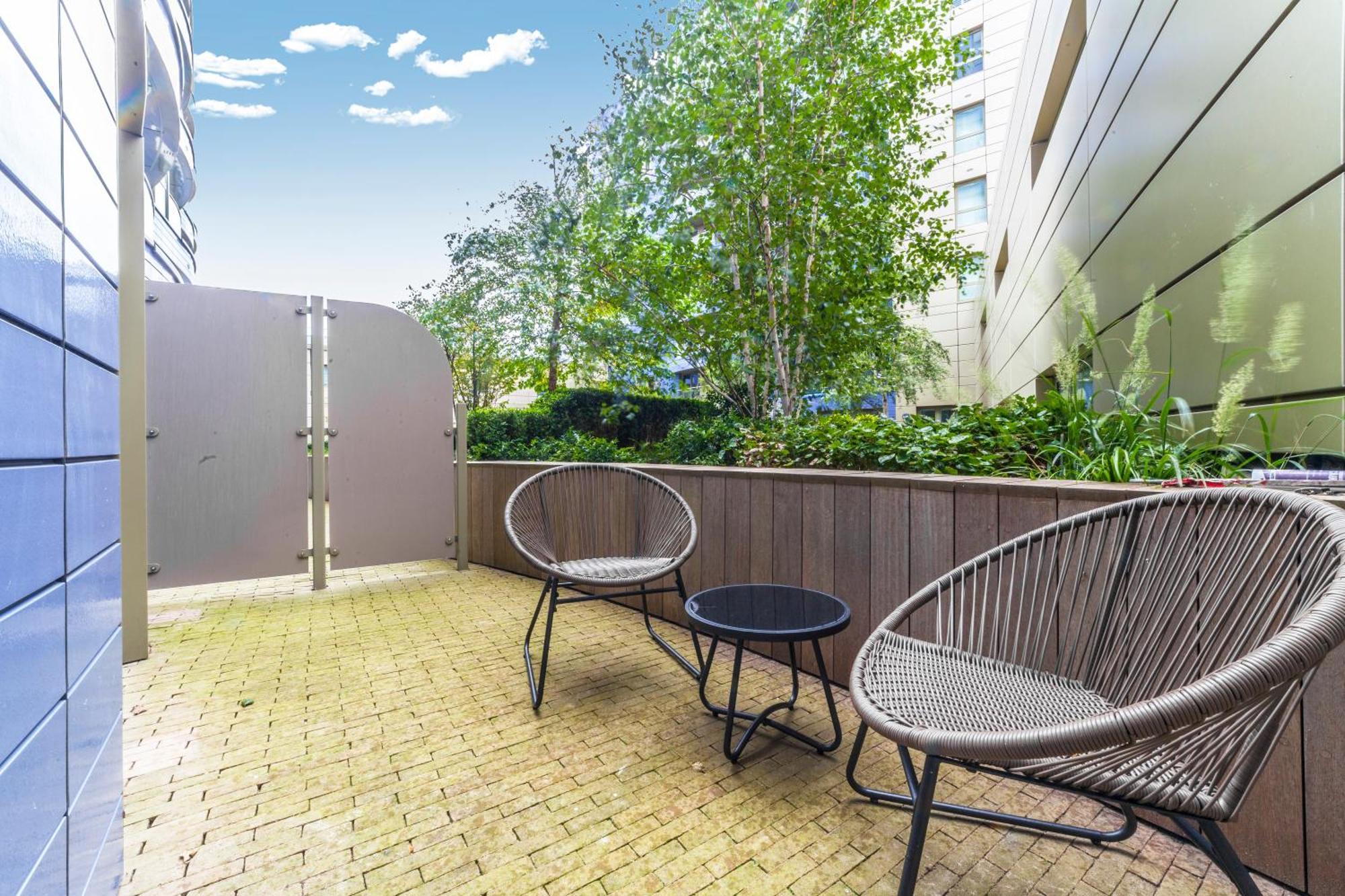 Chic Sun-filled 1 Bdr With Private Terrace *