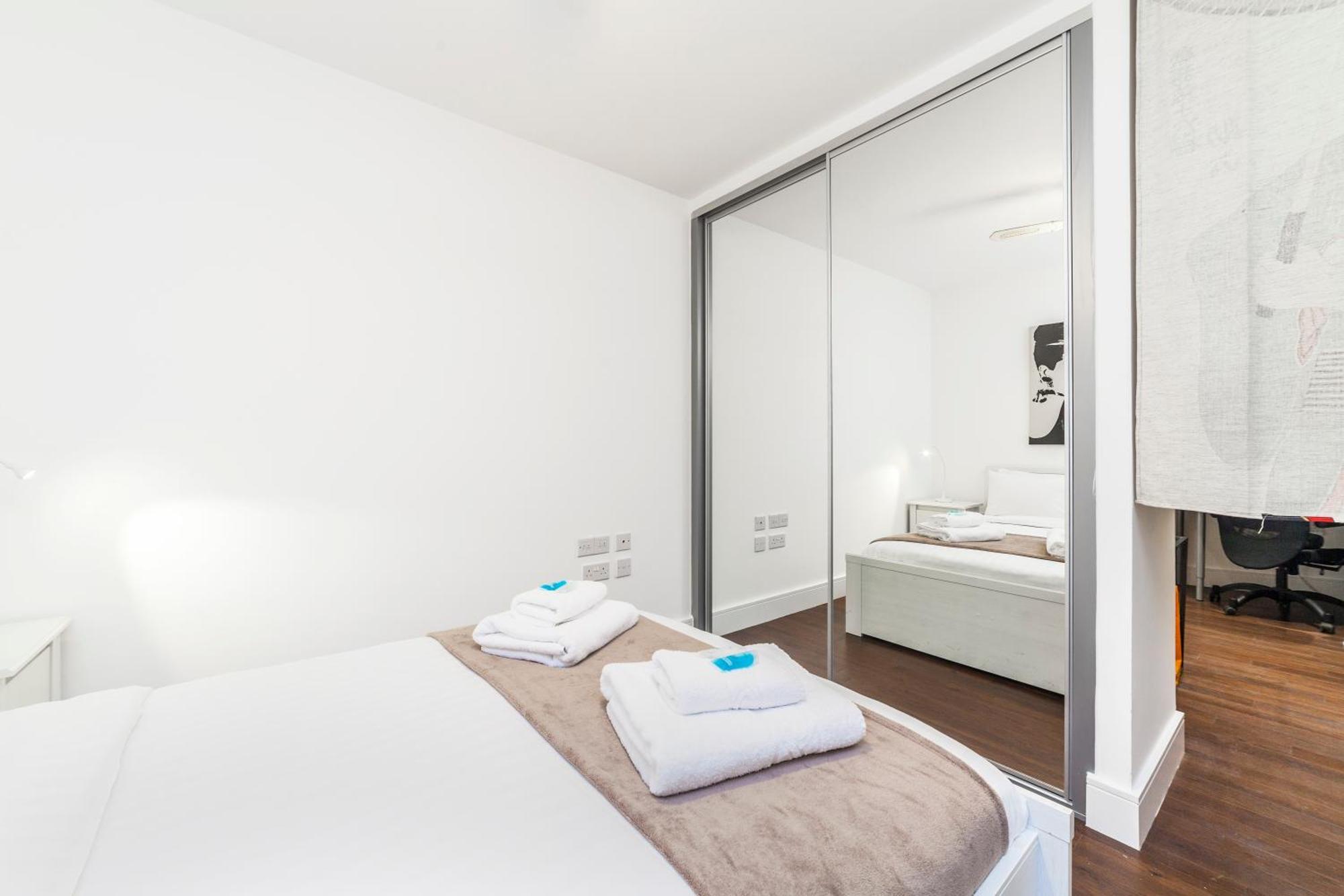 Chic Sun-filled 1 Bdr With Private Terrace